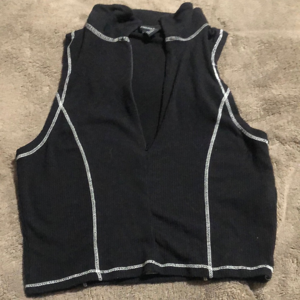 Black zip-up collar neck crop top